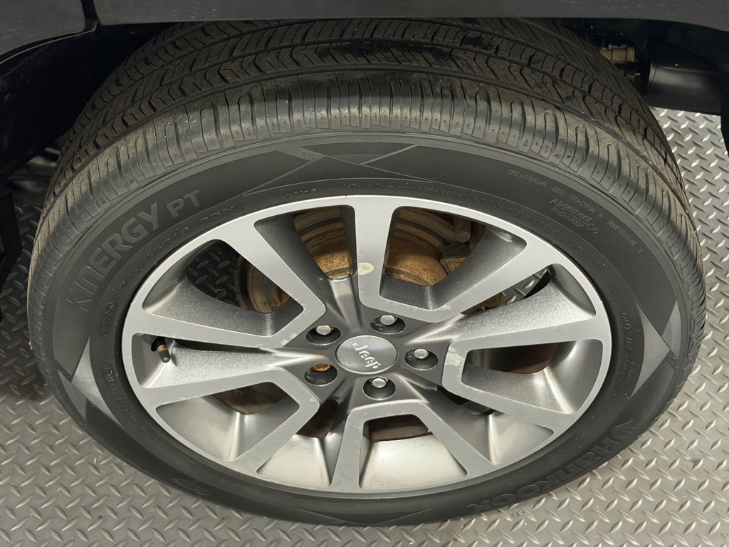 Photo 20 of this JEEP COMPASS