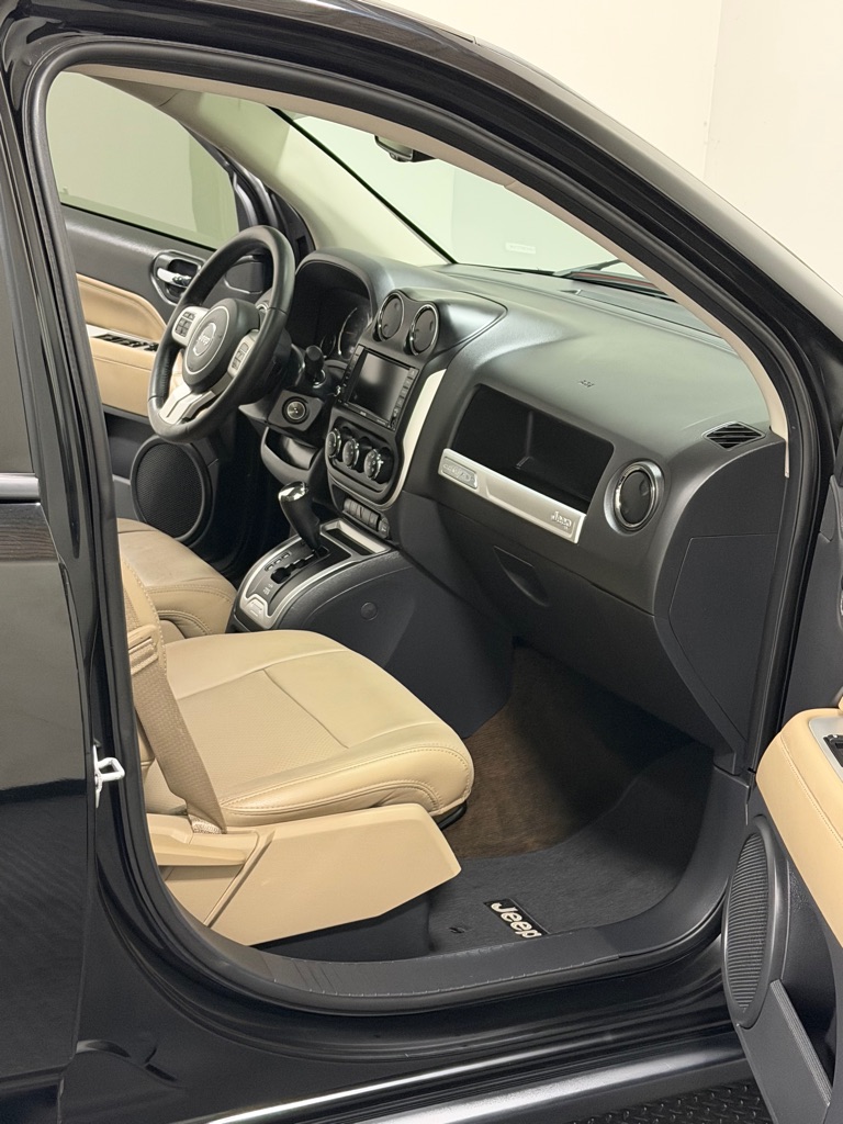 Photo 11 of this JEEP COMPASS