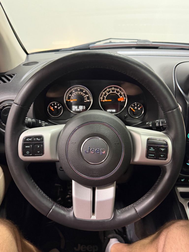 Photo 15 of this JEEP COMPASS