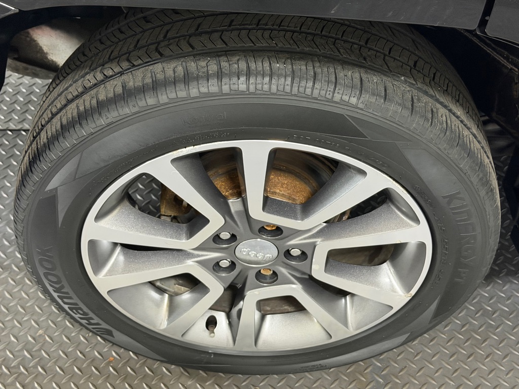Photo 19 of this JEEP COMPASS