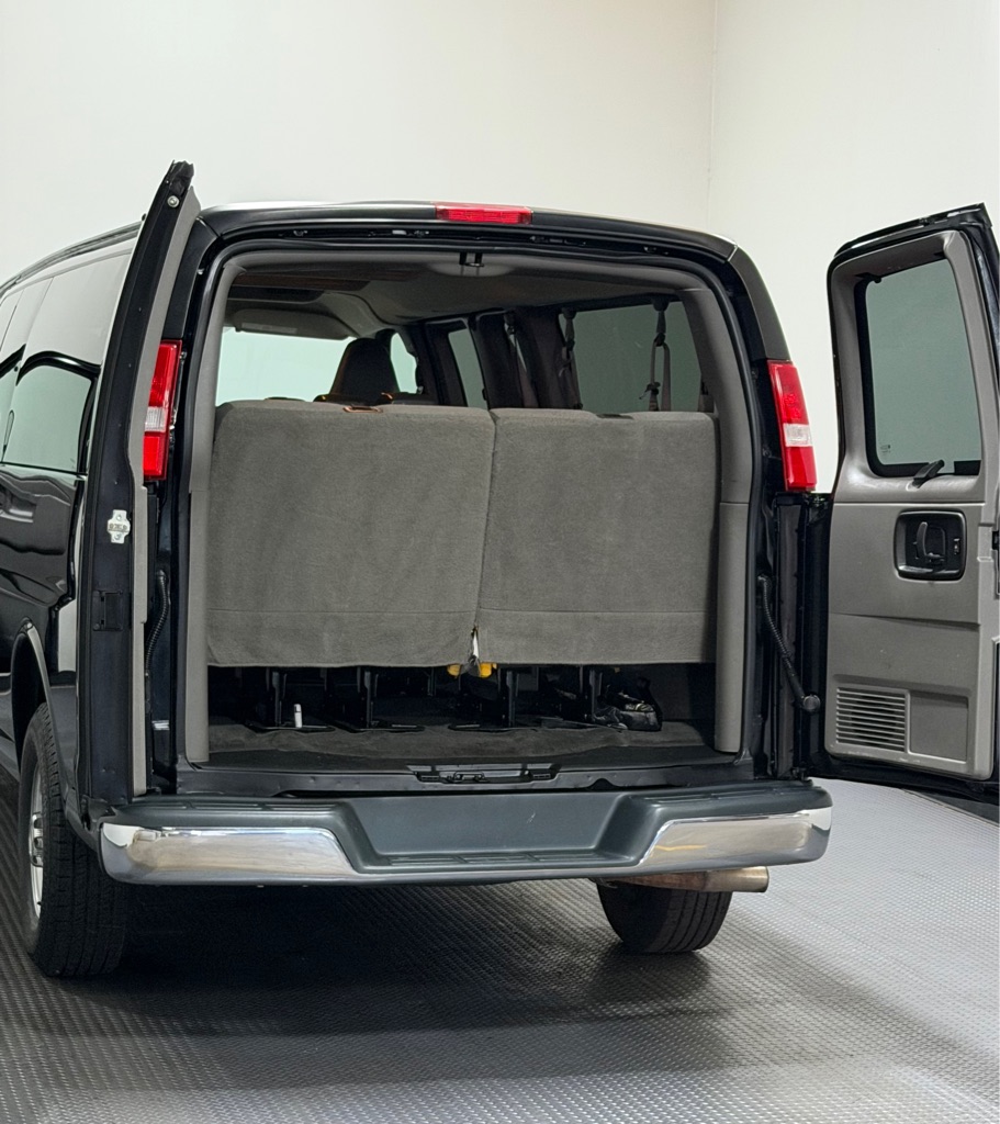 Photo 12 of this CHEVROLET EXPRESS G3500