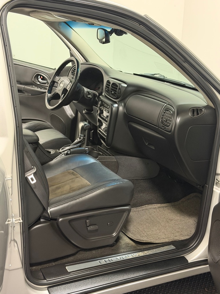 Photo 11 of this CHEVROLET TRAILBLAZER