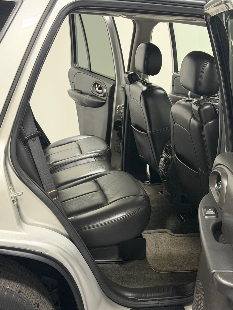 Photo 10 of this CHEVROLET TRAILBLAZER