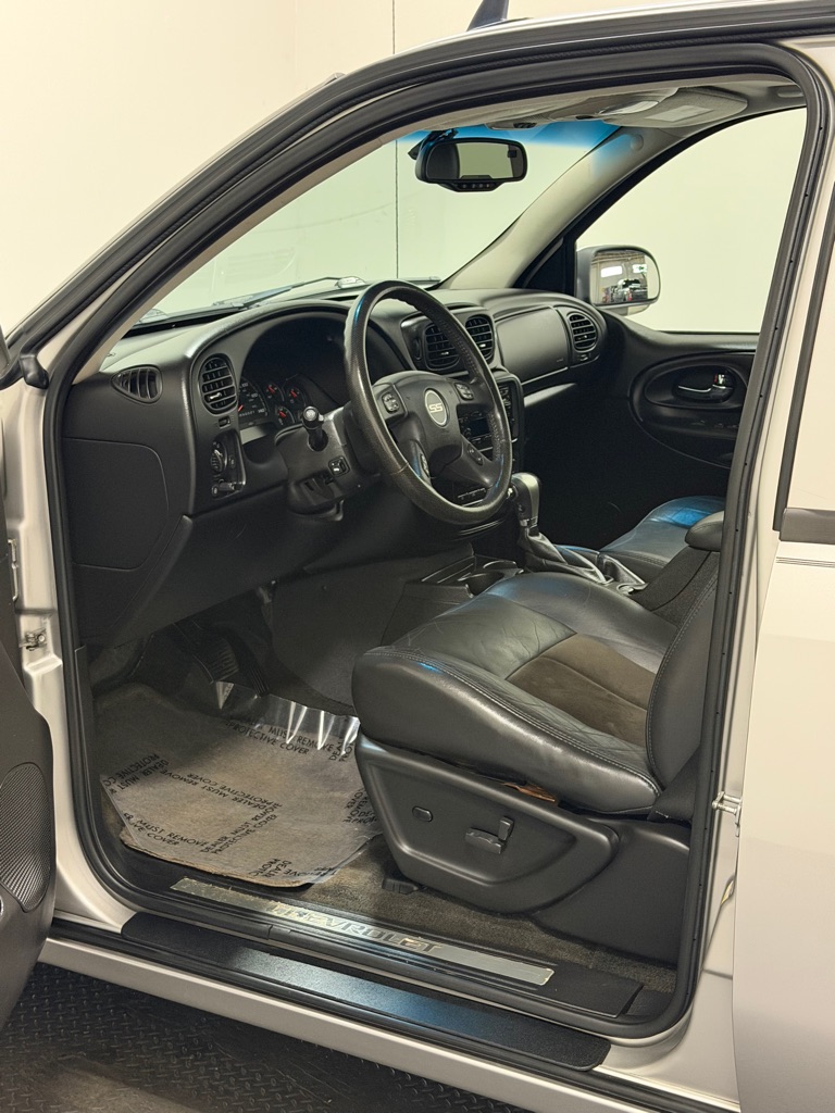 Photo 8 of this CHEVROLET TRAILBLAZER