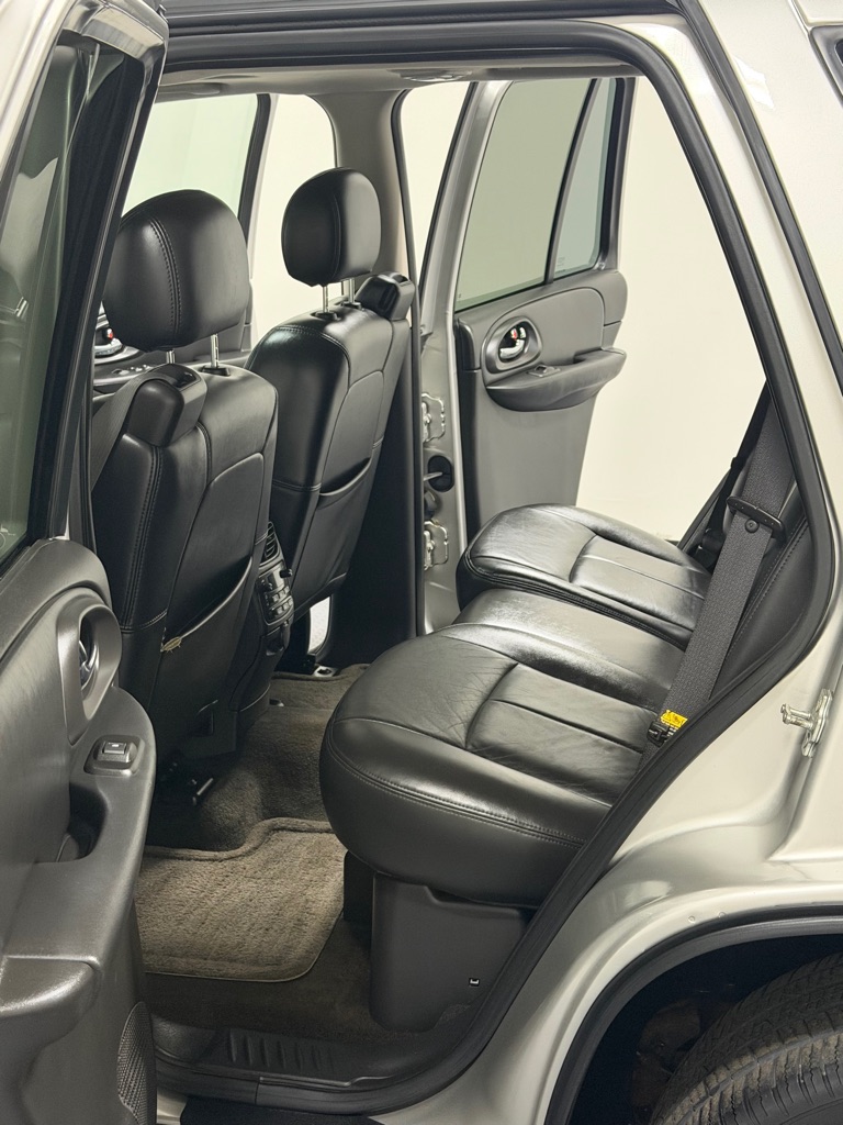 Photo 9 of this CHEVROLET TRAILBLAZER