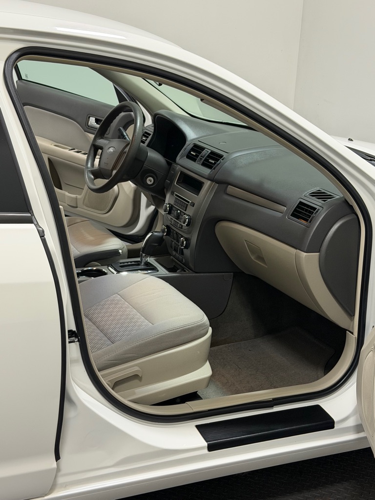Photo 11 of this FORD FUSION