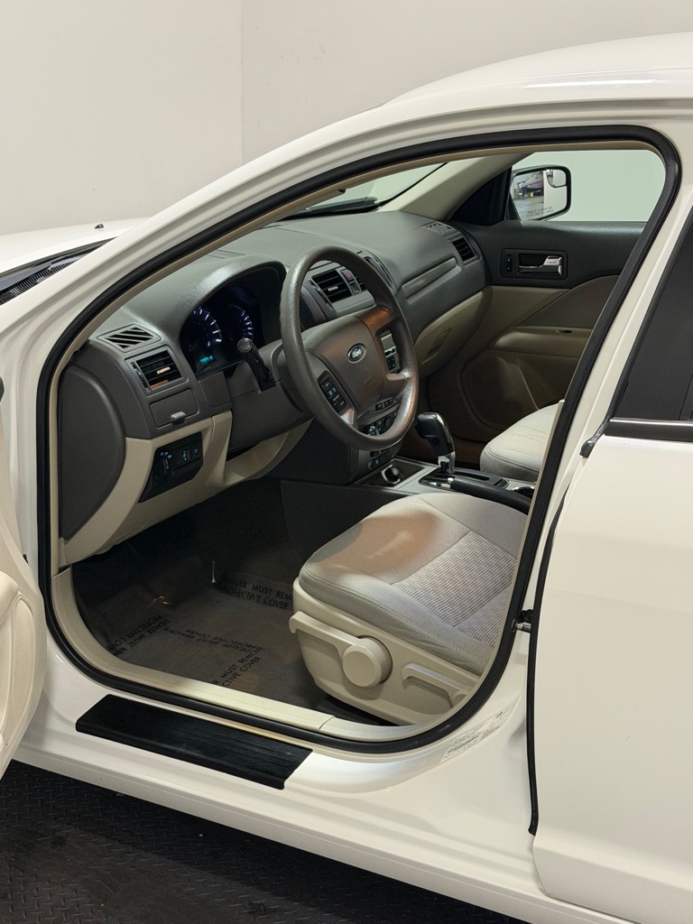 Photo 8 of this FORD FUSION