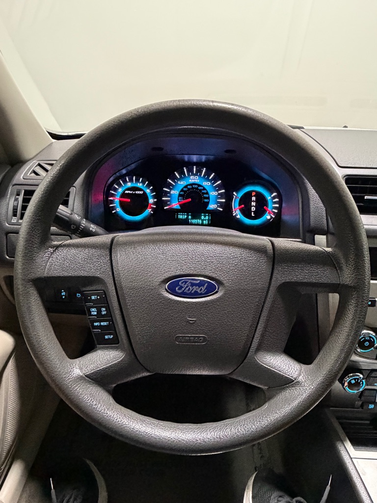 Photo 15 of this FORD FUSION