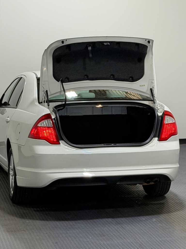 Photo 12 of this FORD FUSION