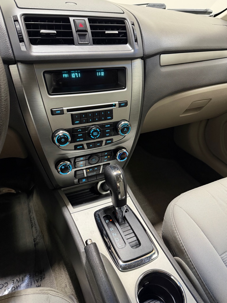 Photo 13 of this FORD FUSION