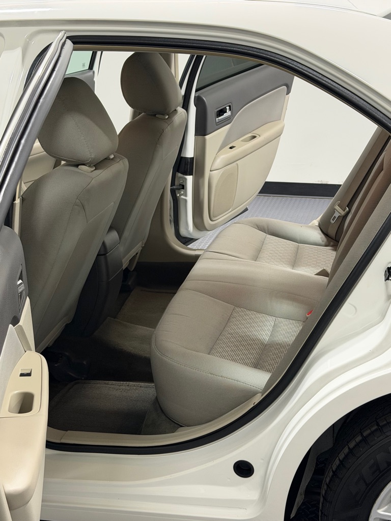 Photo 9 of this FORD FUSION