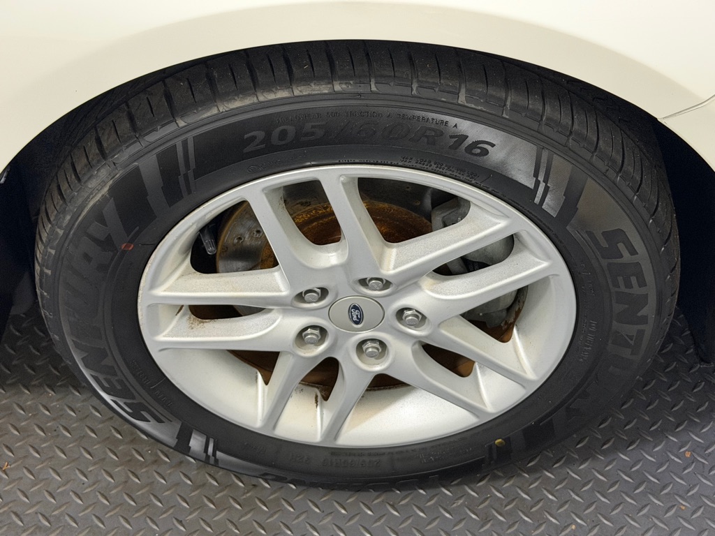 Photo 17 of this FORD FUSION