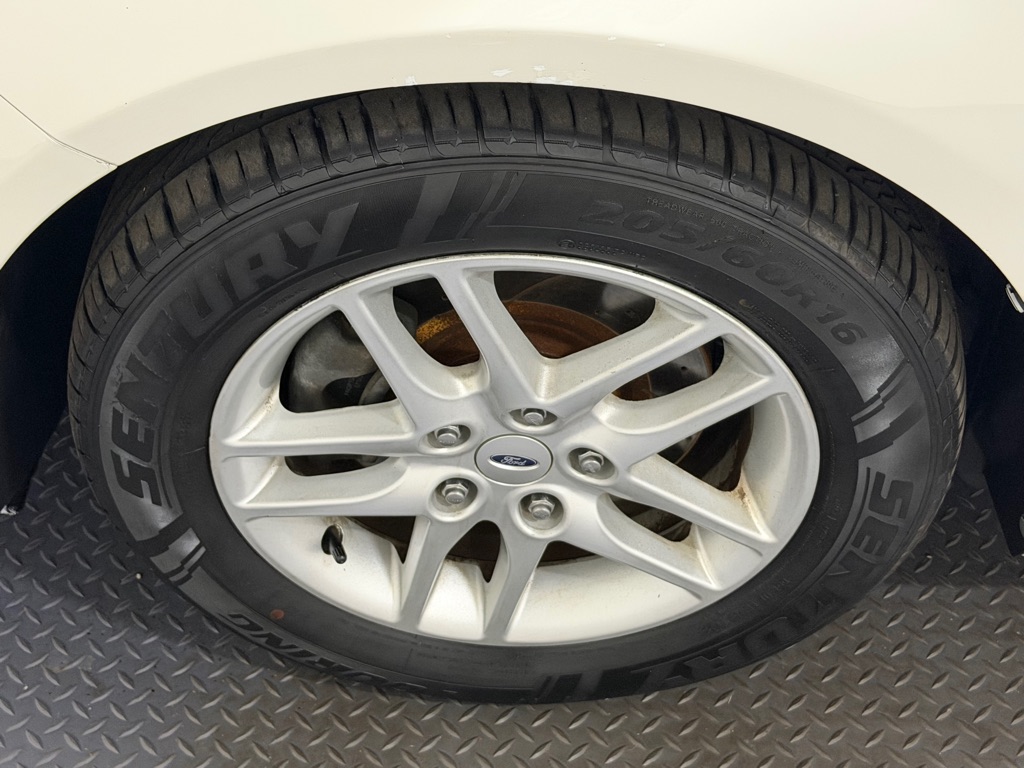 Photo 20 of this FORD FUSION