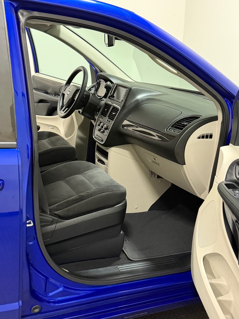 Photo 12 of this DODGE GRAND CARAVAN