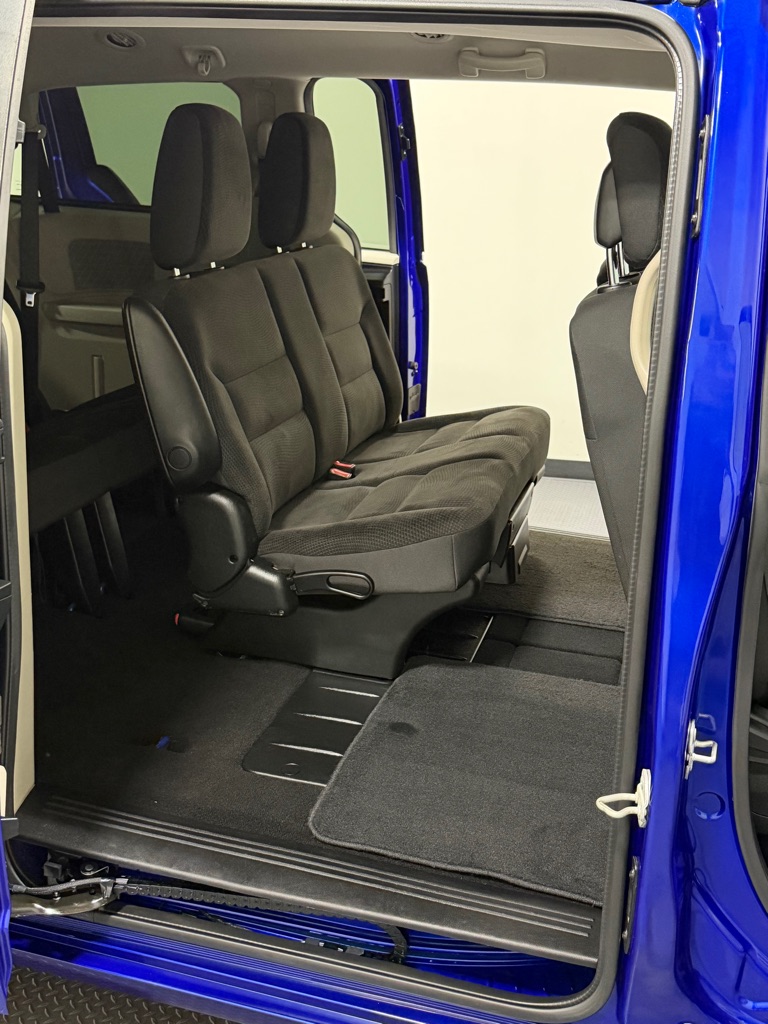 Photo 10 of this DODGE GRAND CARAVAN