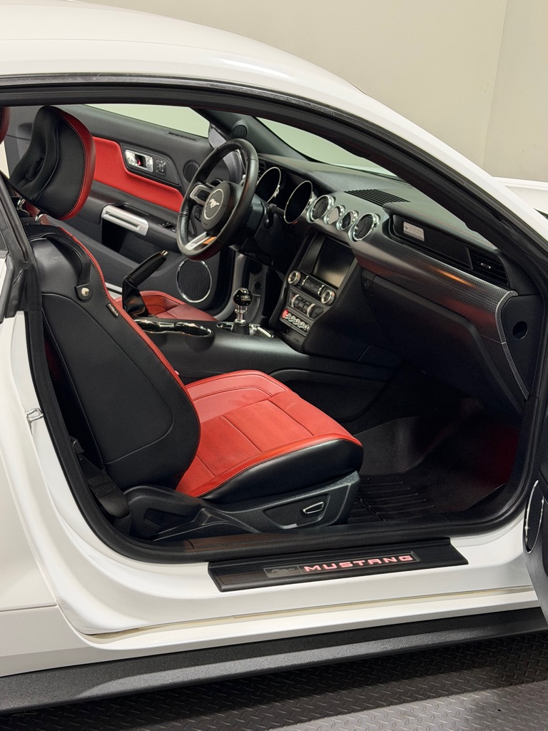 Photo 9 of this FORD MUSTANG