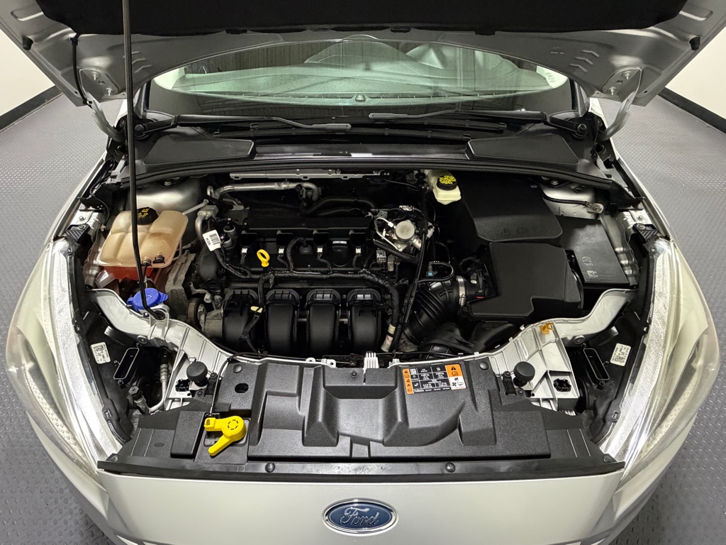 Photo 16 of this FORD FOCUS