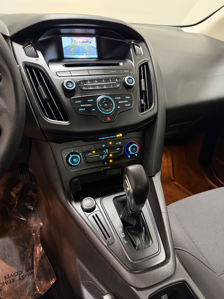 Photo 13 of this FORD FOCUS