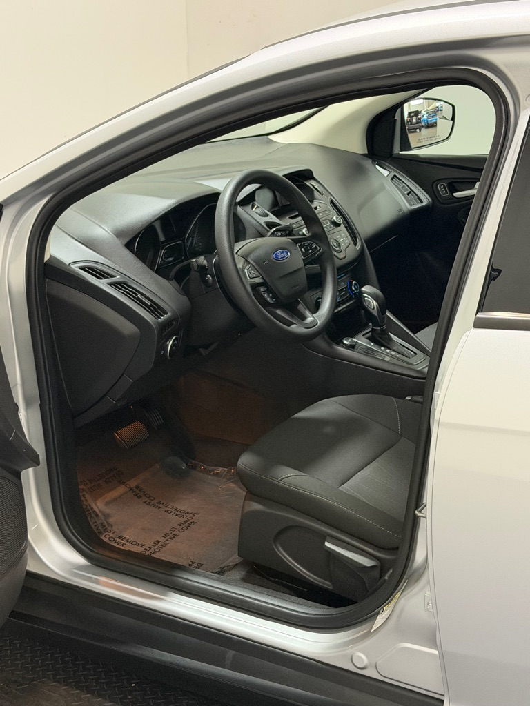 Photo 8 of this FORD FOCUS