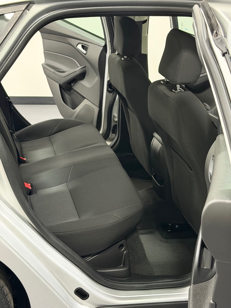 Photo 10 of this FORD FOCUS