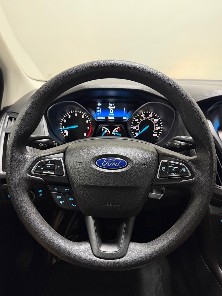 Photo 15 of this FORD FOCUS