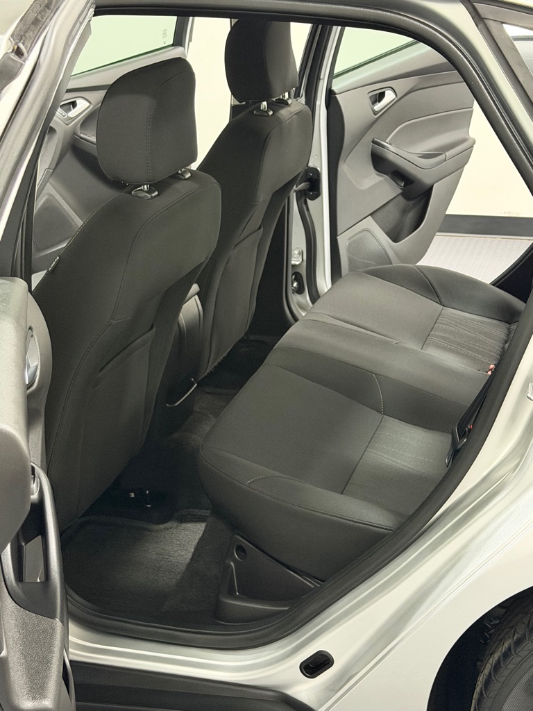 Photo 9 of this FORD FOCUS