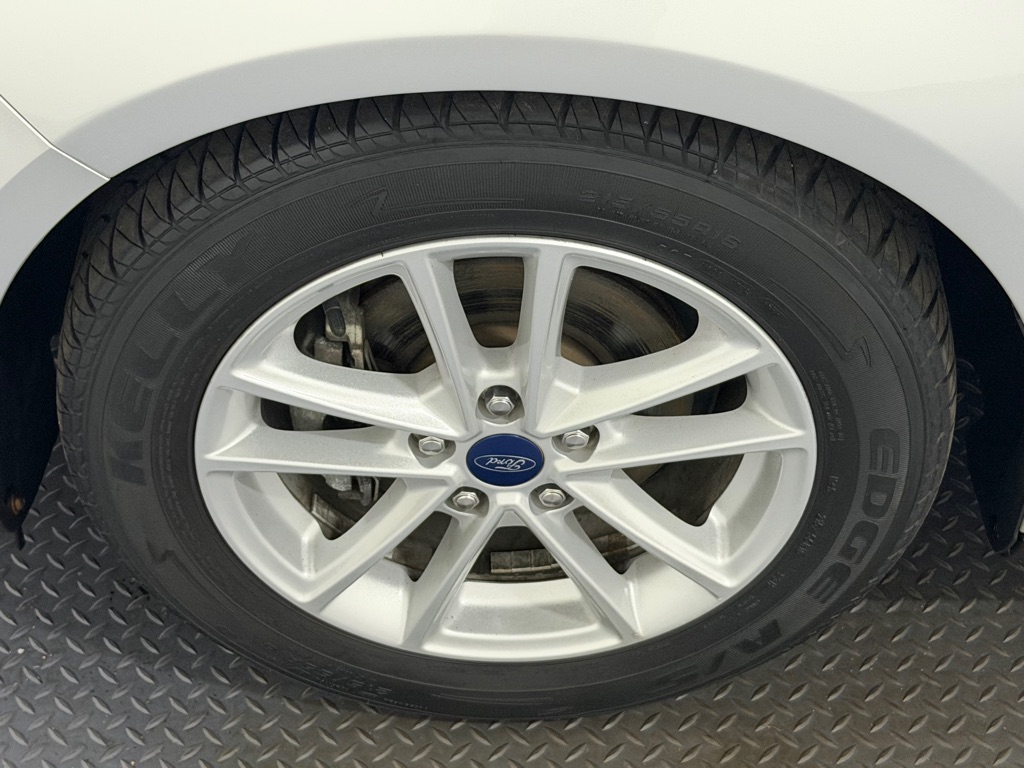 Photo 20 of this FORD FOCUS