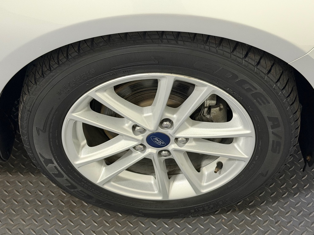 Photo 17 of this FORD FOCUS