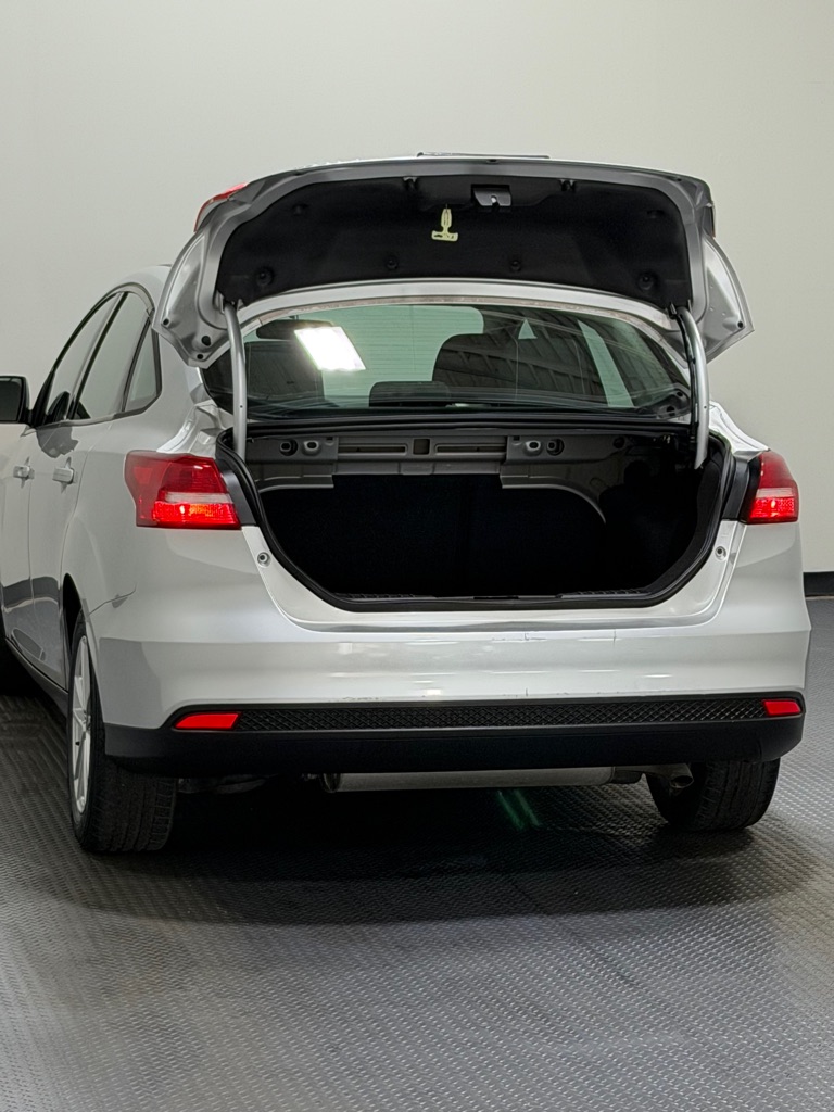 Photo 12 of this FORD FOCUS