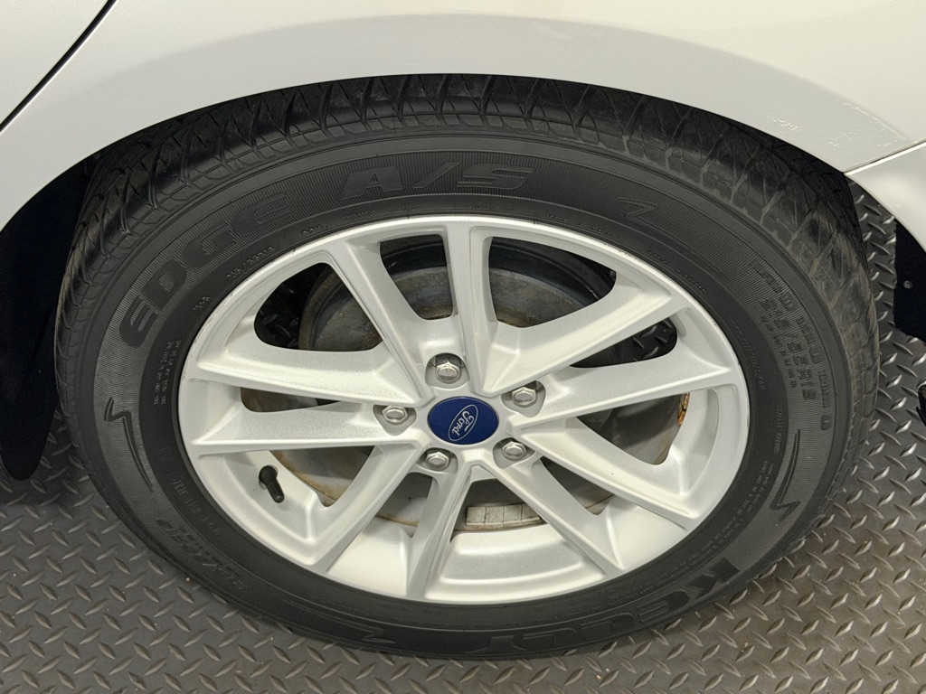 Photo 19 of this FORD FOCUS