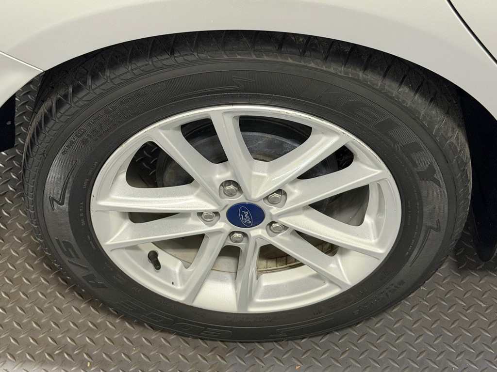 Photo 18 of this FORD FOCUS