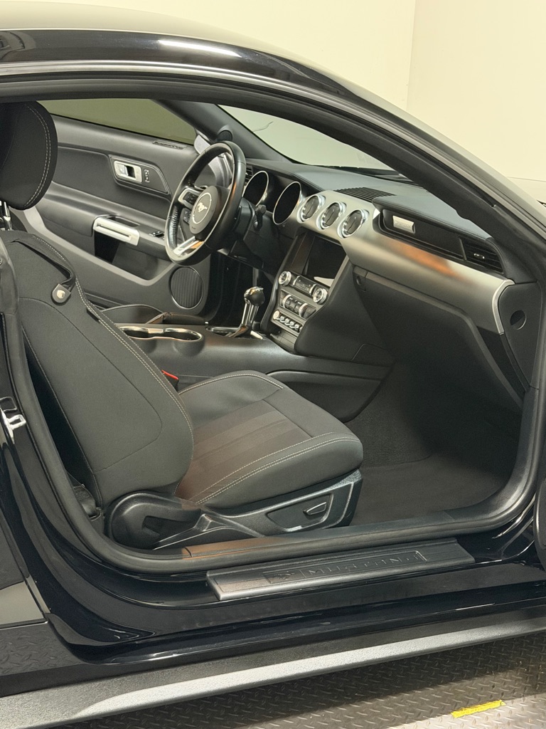 Photo 10 of this FORD MUSTANG