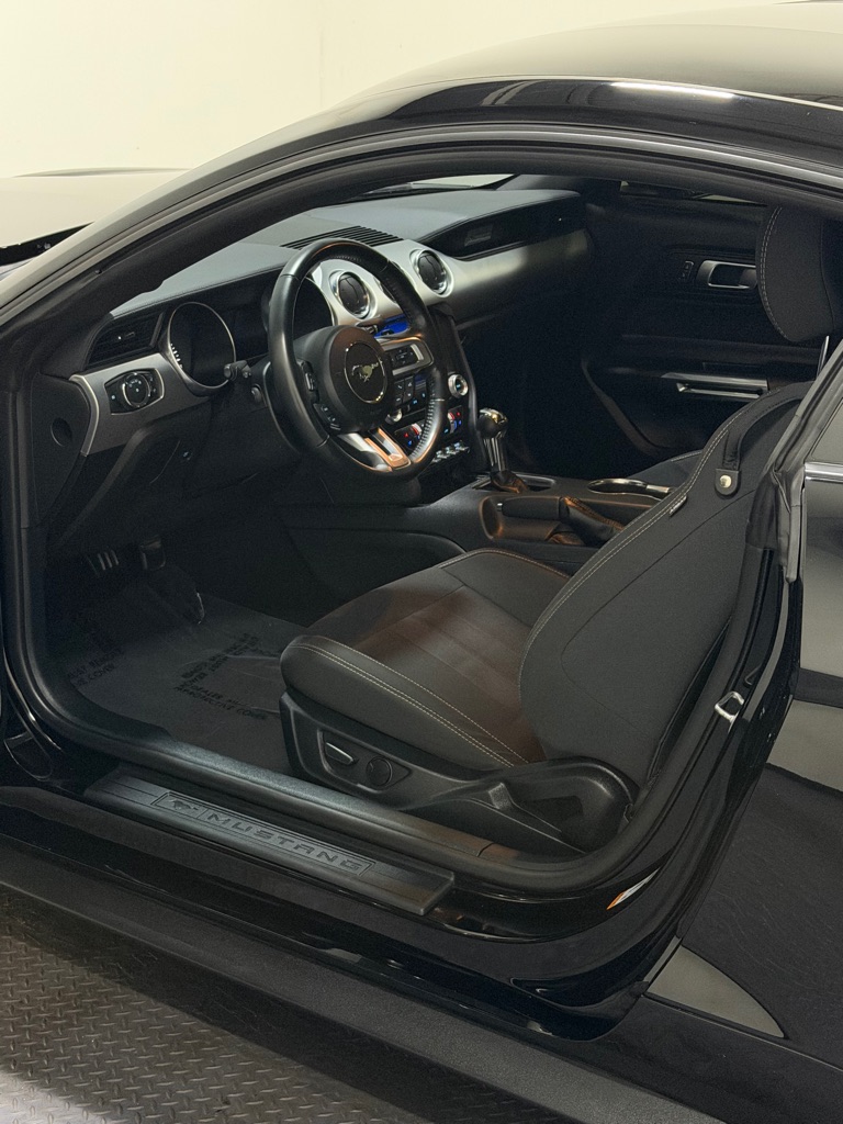 Photo 8 of this FORD MUSTANG