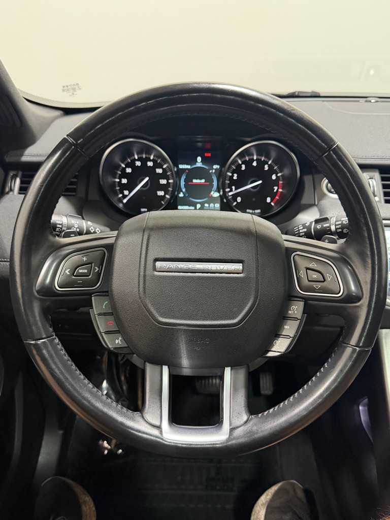 Photo 15 of this LAND ROVER RANGE ROVER EVO