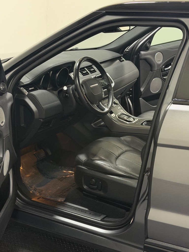 Photo 8 of this LAND ROVER RANGE ROVER EVO