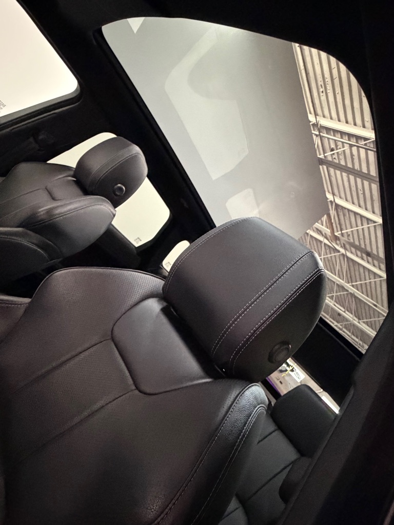Photo 17 of this LAND ROVER RANGE ROVER EVO