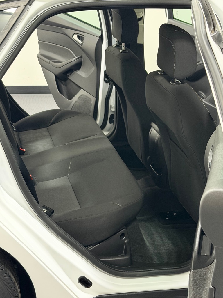 Photo 10 of this FORD FOCUS