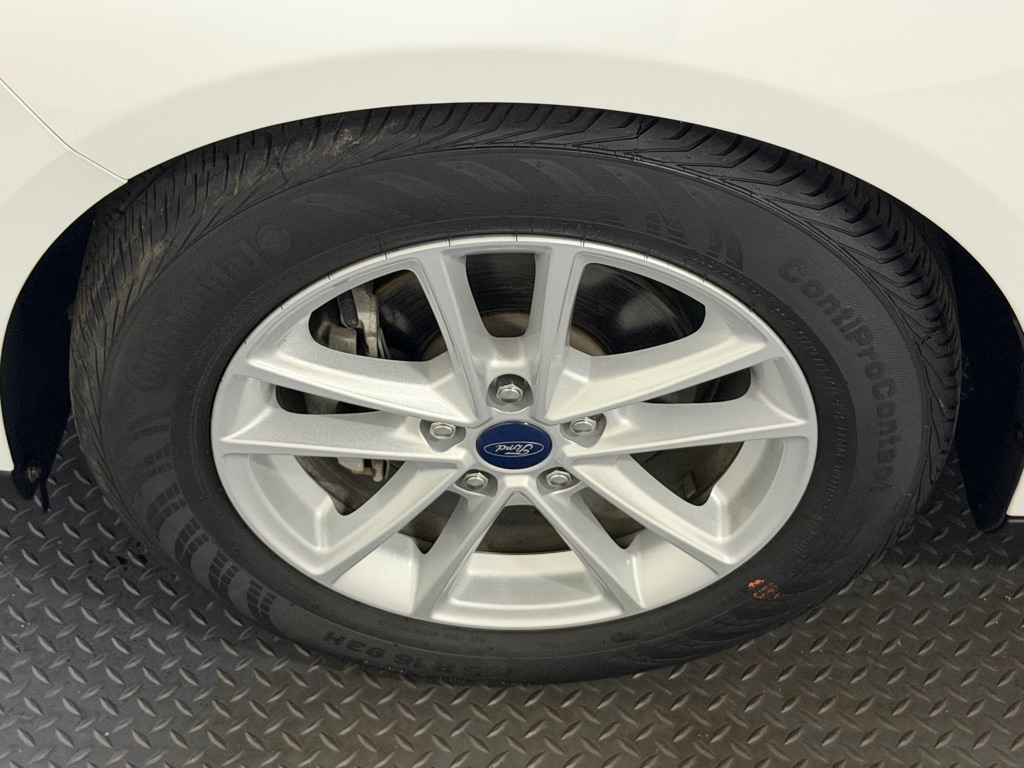 Photo 20 of this FORD FOCUS