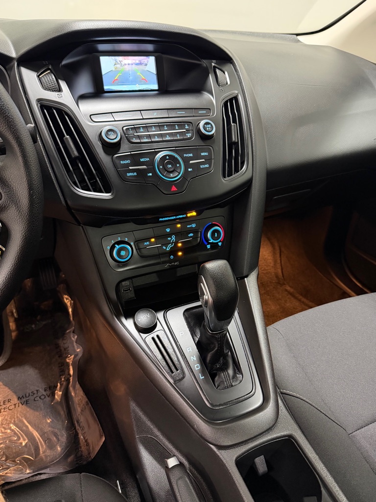 Photo 13 of this FORD FOCUS