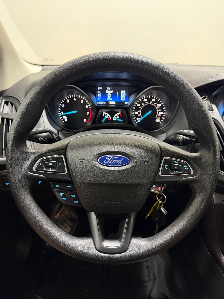 Photo 15 of this FORD FOCUS