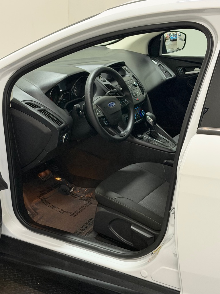 Photo 8 of this FORD FOCUS