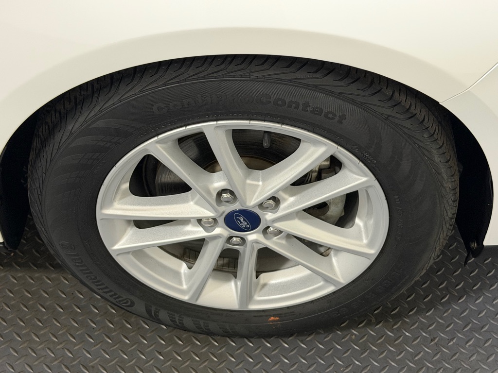Photo 17 of this FORD FOCUS
