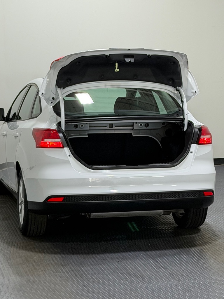 Photo 12 of this FORD FOCUS