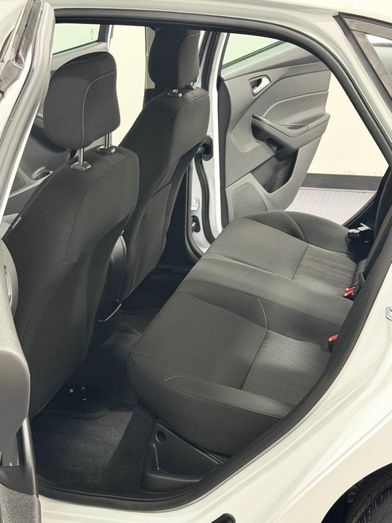 Photo 9 of this FORD FOCUS