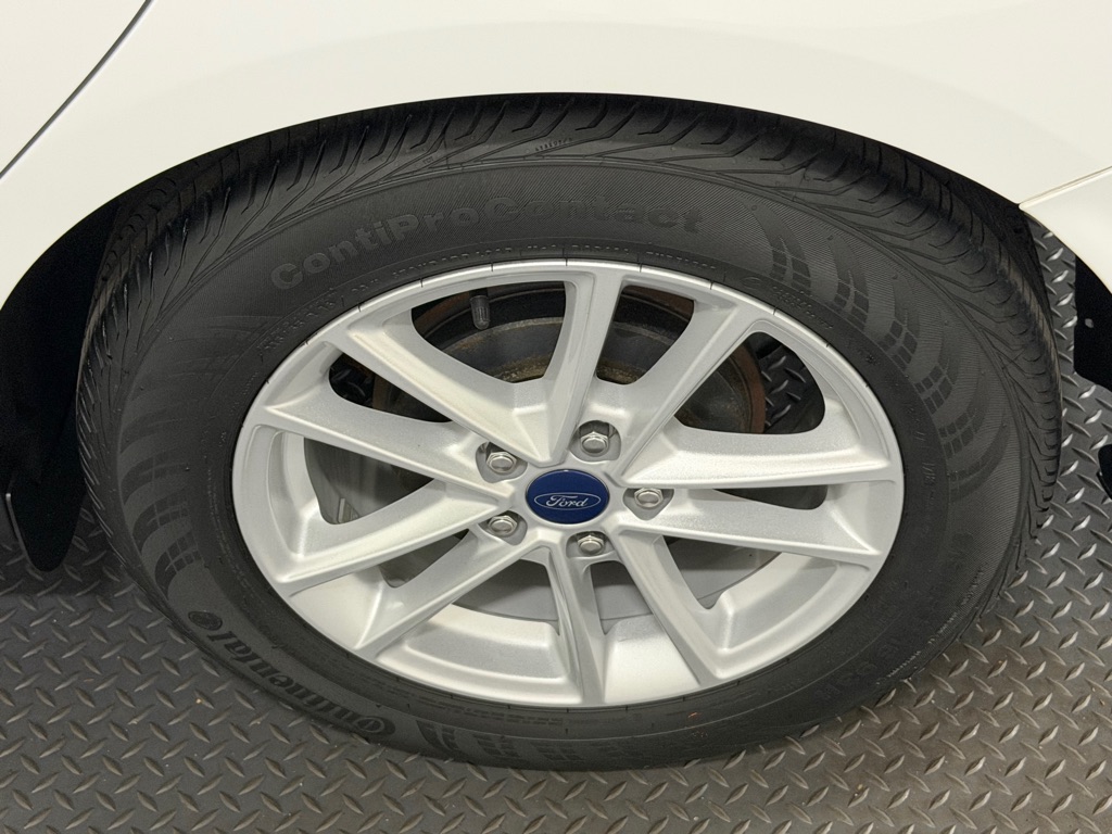 Photo 19 of this FORD FOCUS