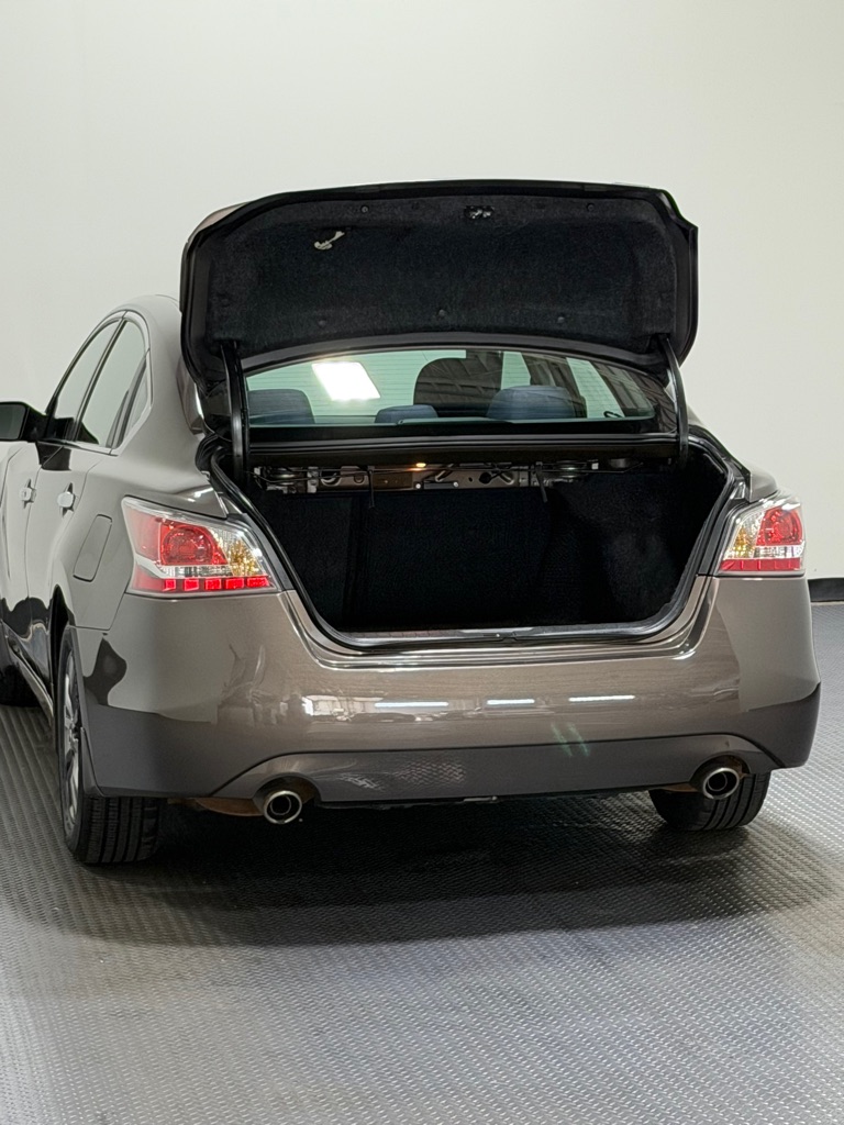 Photo 12 of this NISSAN ALTIMA