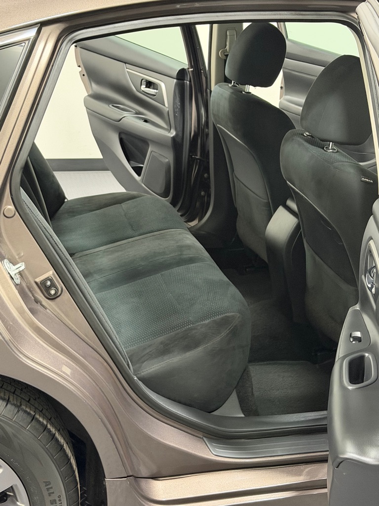 Photo 10 of this NISSAN ALTIMA