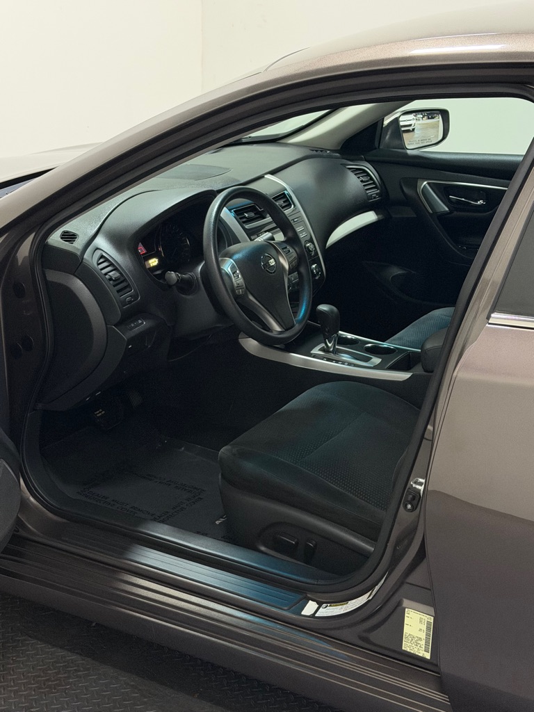 Photo 8 of this NISSAN ALTIMA