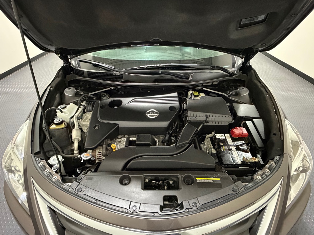 Photo 16 of this NISSAN ALTIMA