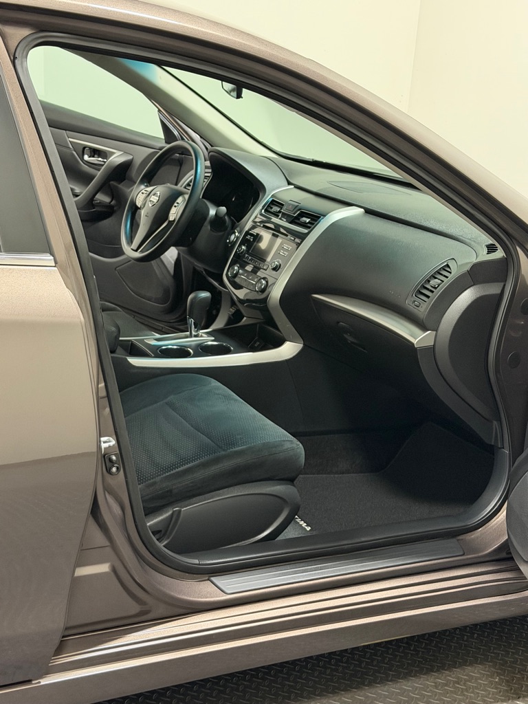 Photo 11 of this NISSAN ALTIMA